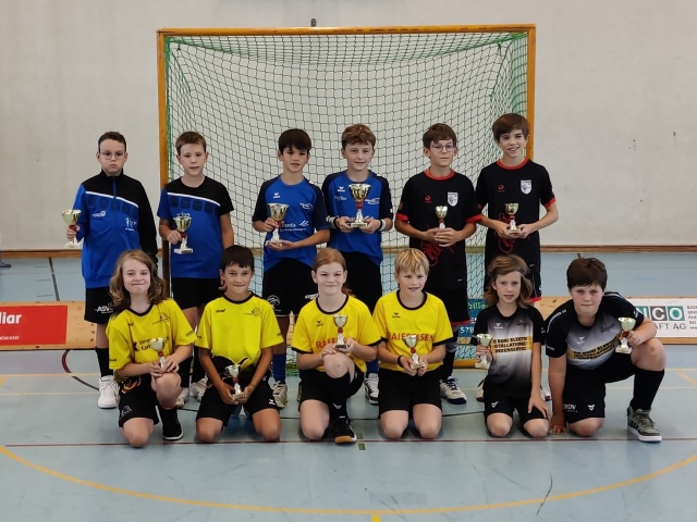 Die U13-Teams mit Nico Battilana und Jessy Zimmermann